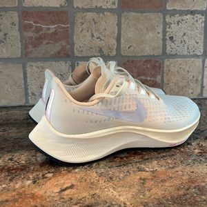 Nike Women's Air Zoom Pegasus 37 Running Shoes